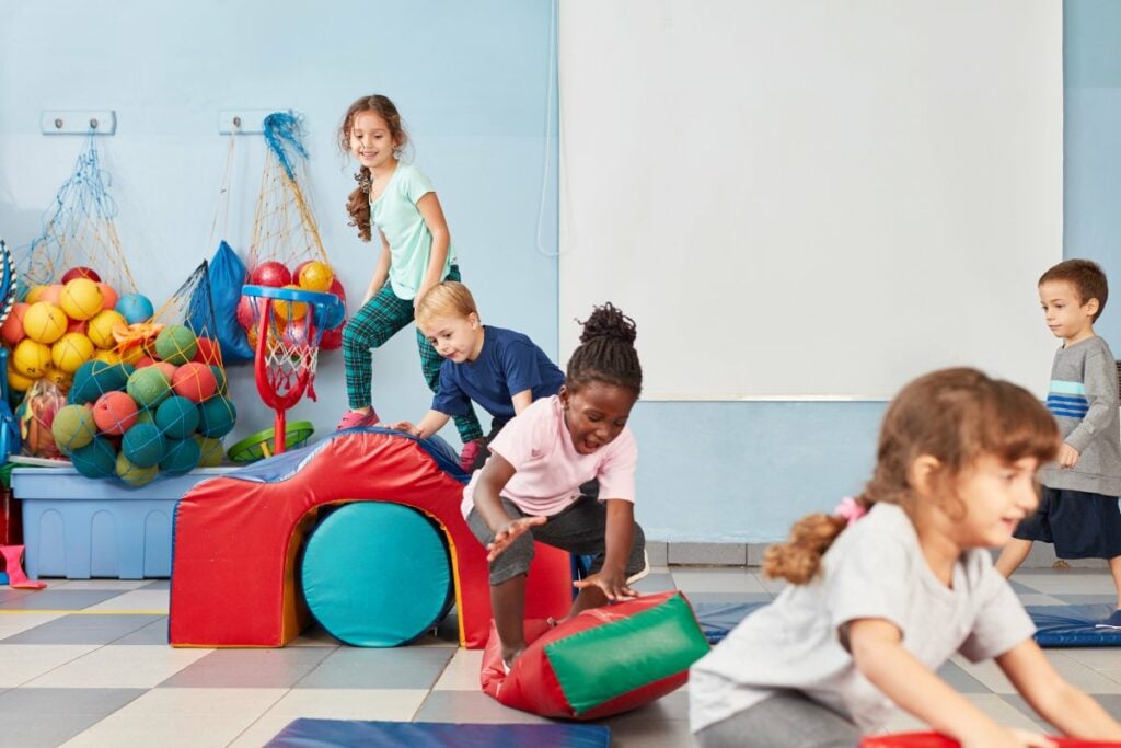 Spielend lernen: Die Bewegungslandschaft im Kindergarten