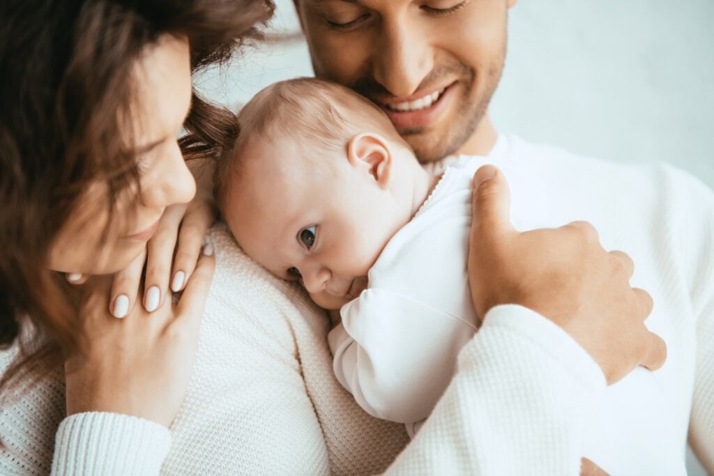 Alltag mit Neugeborenem strukturieren: flexible Routinen im Wochenbett