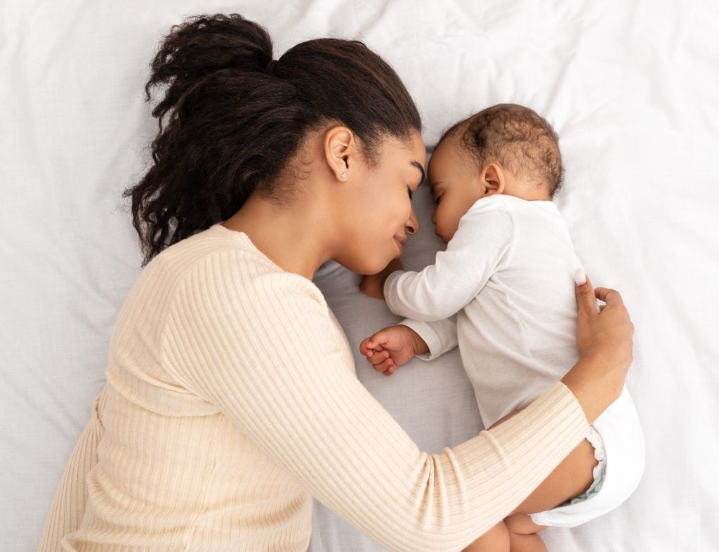 Baby ans eigene Bett gewöhnen: 3 hilfreiche Tipps