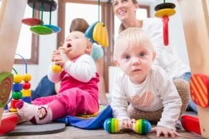 Babykurse fördern die Entwicklung des Kindes