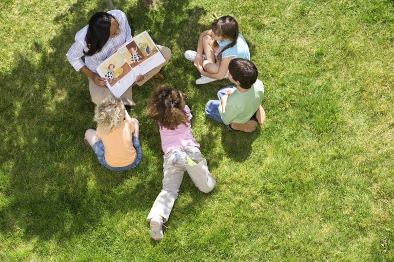  Bilderbuchbetrachtung im Kindergarten: Durchführung und Ziele - Kita.de Illustration 