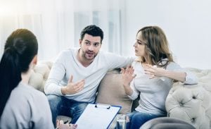 eltern in einer familientherapie