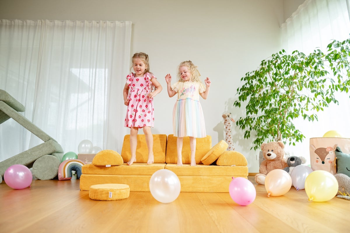 Spielsofas im Vergleich: So triffst Du die richtige Wahl für Dein Kind Ein Spielsofa sollte zu den Bedürfnissen Deines Kindes passen