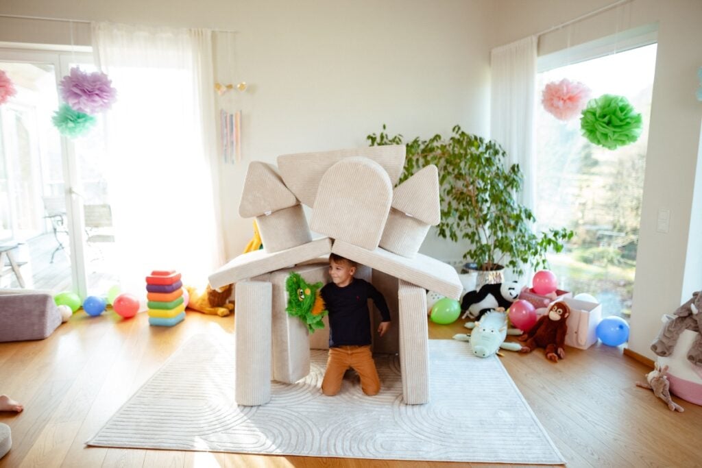 Stilvolle Spielsofas für Kinder passen in jedes Zimmer