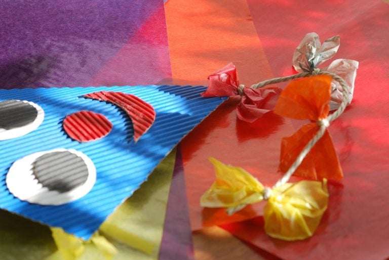 Drachen basteln: Bastenanleitung für Kinder in der Kita