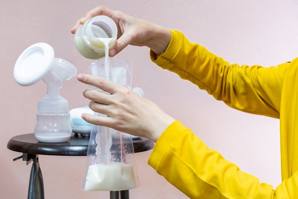 Muttermilch aufbewahren: abgepumpte Milch richtig lagern