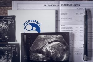 mutterpass mit ultraschallbildern