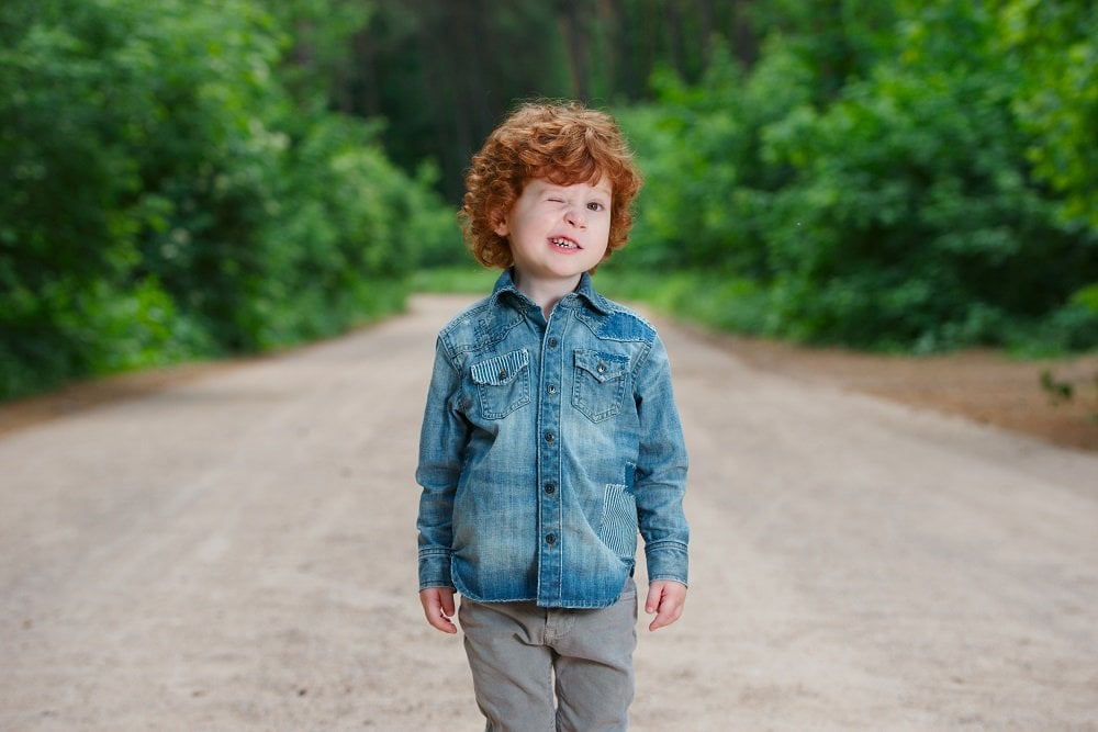 Tics bei Kindern So behandeln Sie die nervösen Verhaltensweisen