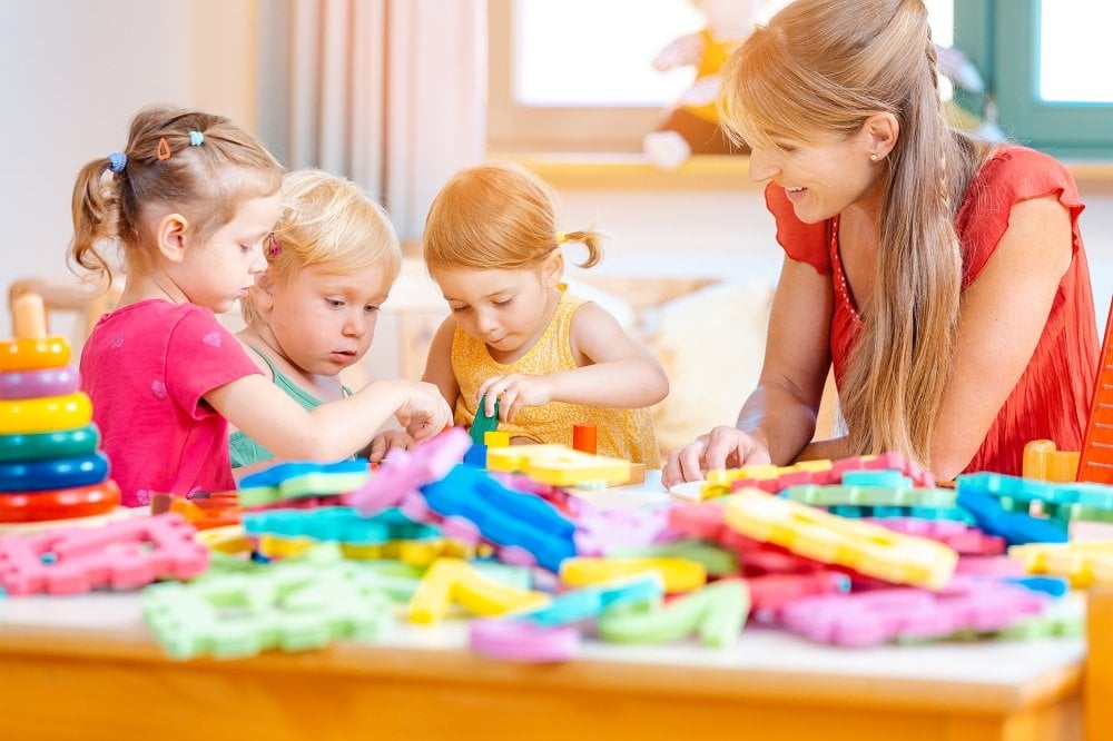 erzieherin im kindergarten